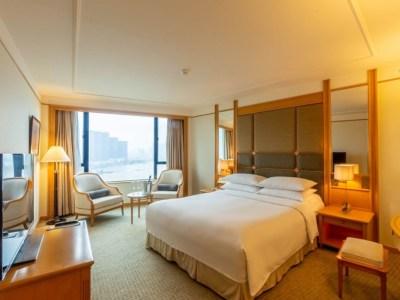 Hotel Renaissance Riverside Saigon